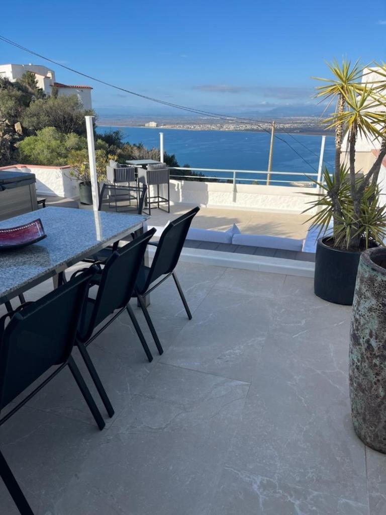 Appartement Duplex Rosas Avec Terrasse Magnifique Jacuzzi Vue Mer Eksteriør bilde