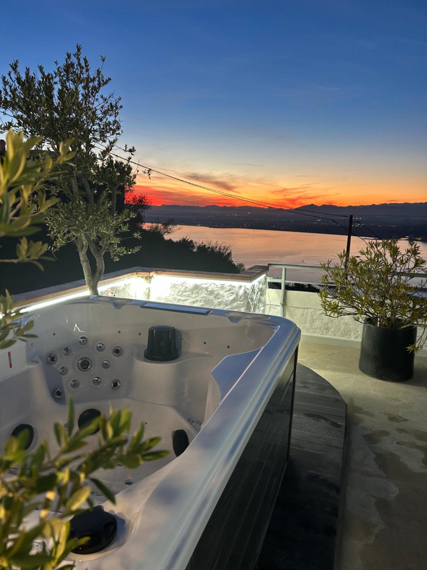 Appartement Duplex Rosas Avec Terrasse Magnifique Jacuzzi Vue Mer Eksteriør bilde