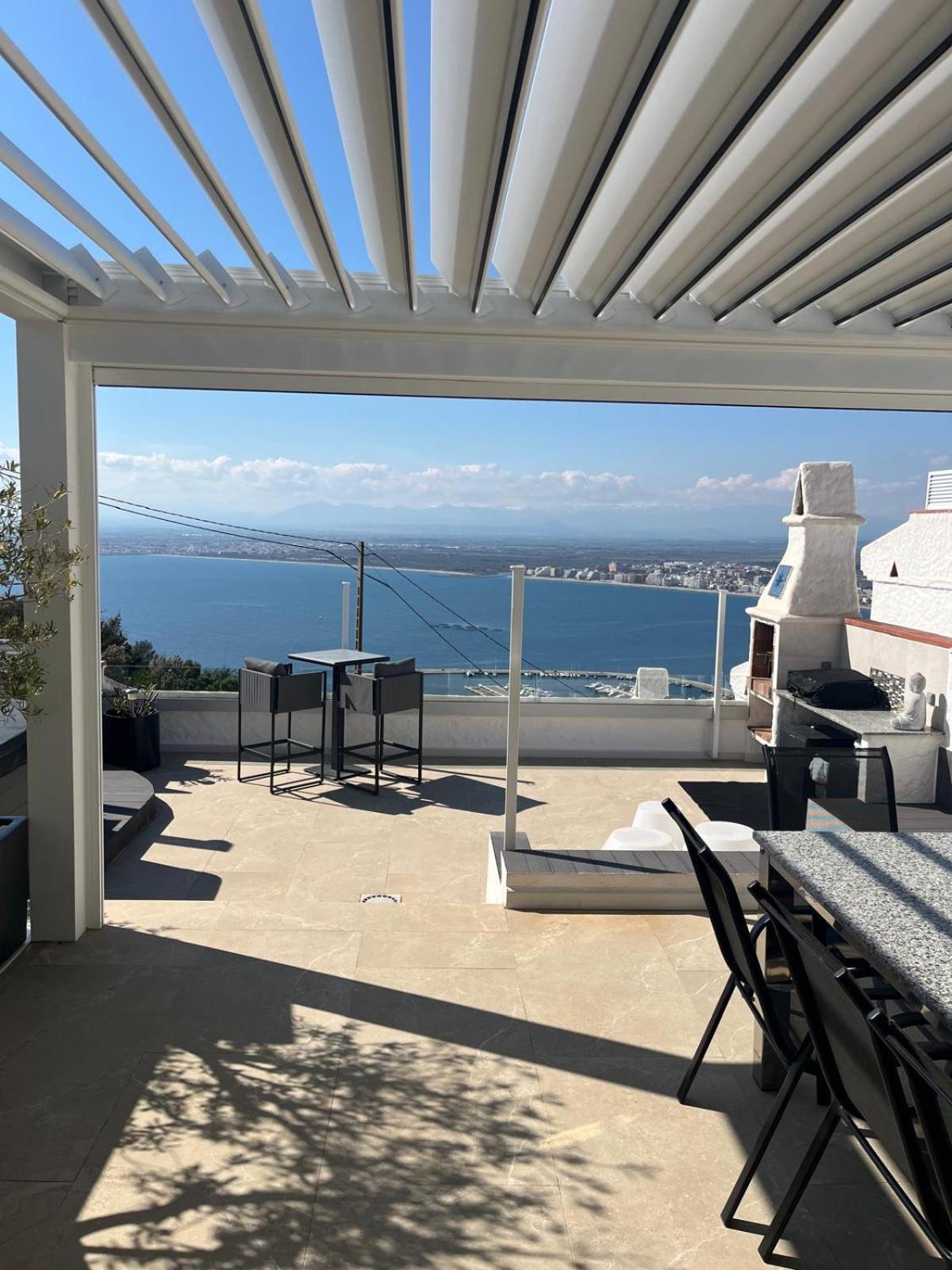 Appartement Duplex Rosas Avec Terrasse Magnifique Jacuzzi Vue Mer Eksteriør bilde
